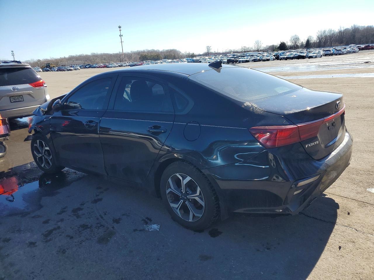 2019 Kia Forte Lxs - zdjęcie 2