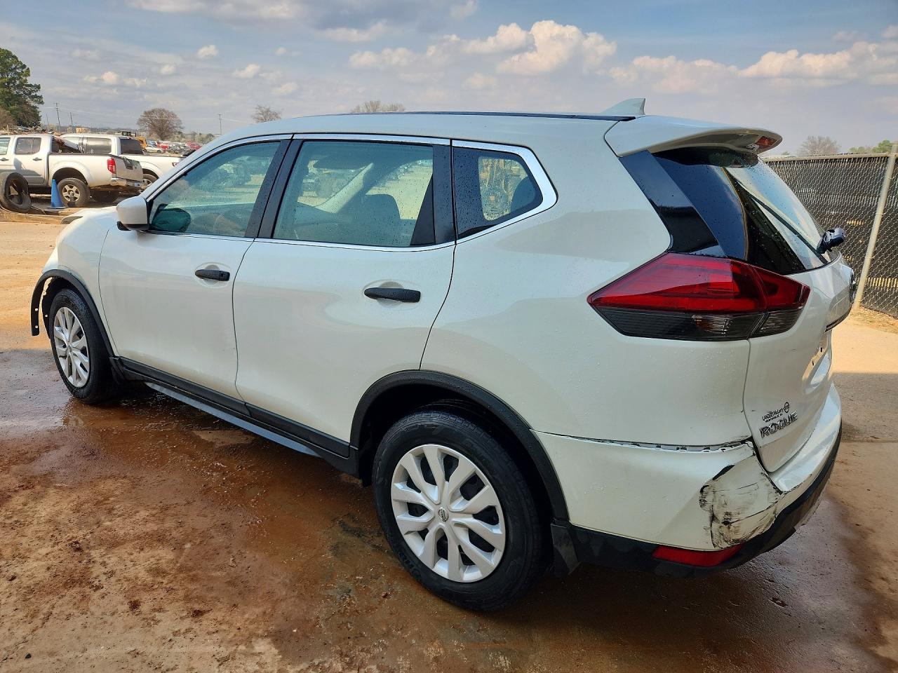 2020 Nissan Rogue S - zdjęcie 2