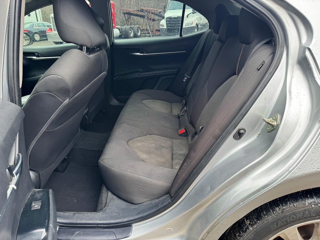 2020 Toyota Camry Le - zdjęcie 11