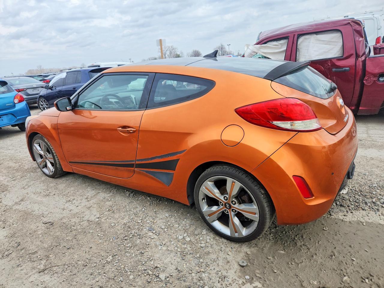 2013 Hyundai Veloster Base - zdjęcie 2