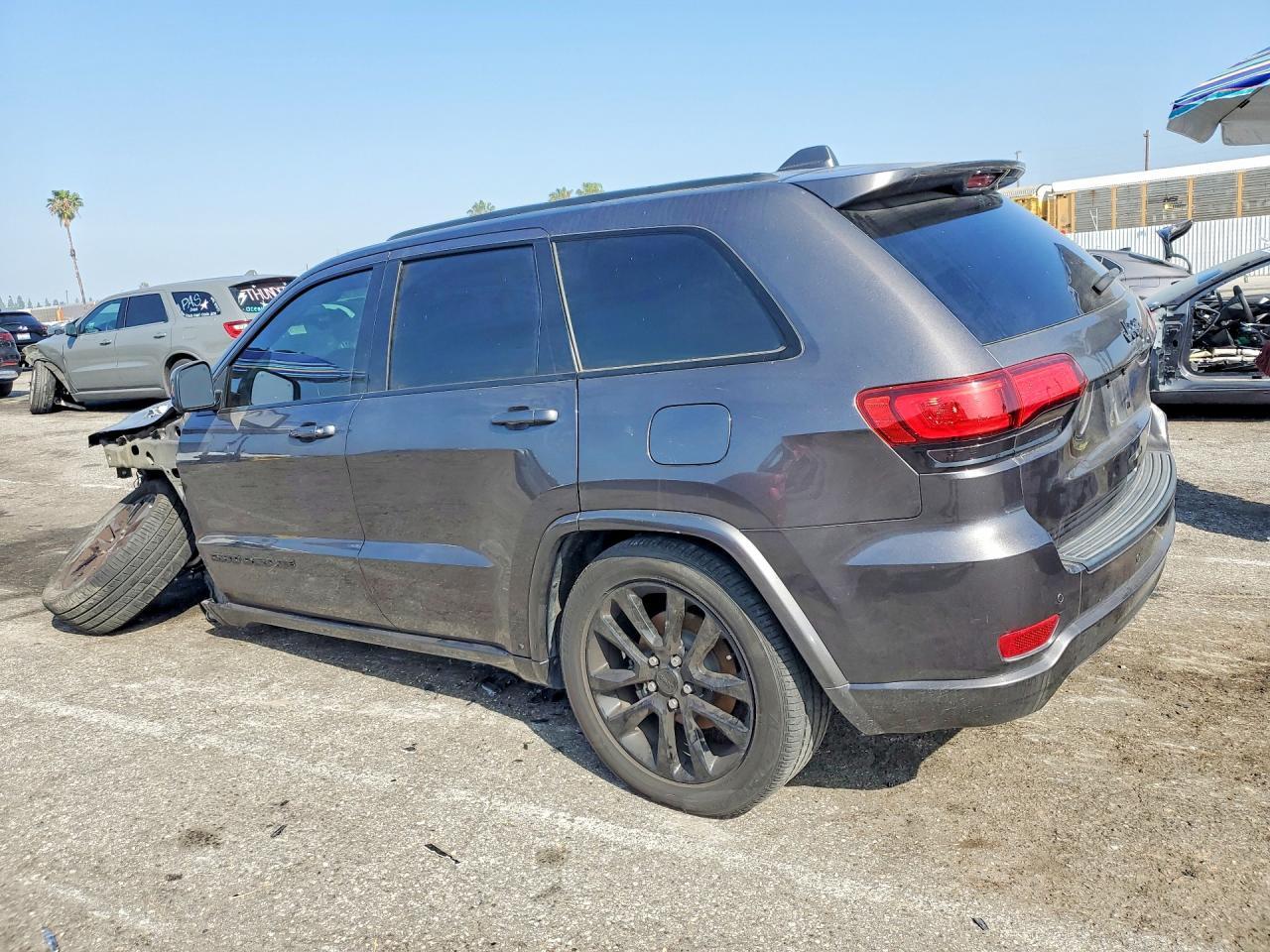2020 Jeep Grand Cherokee Laredo - zdjęcie 2