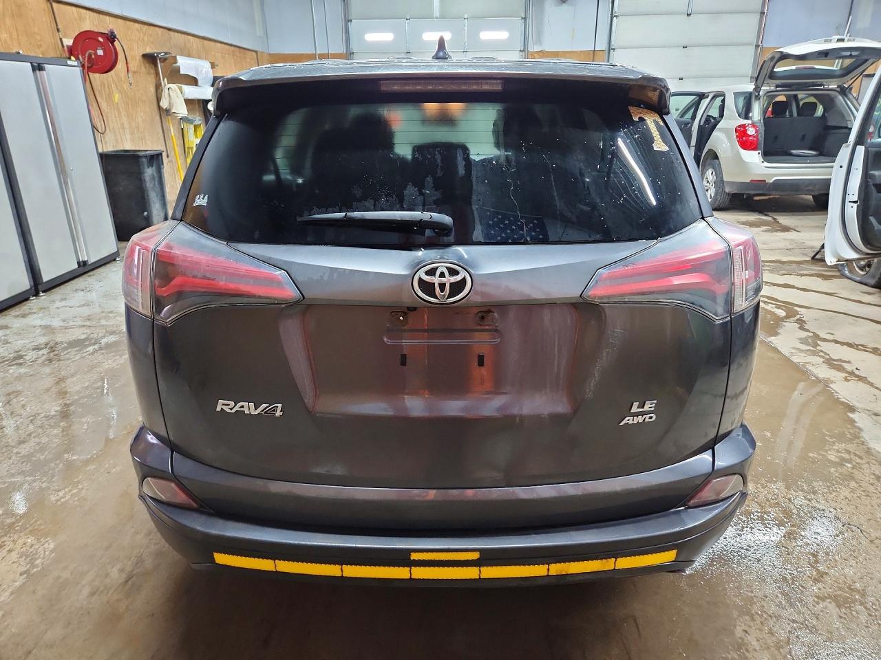 2017 Toyota Rav4 Le - zdjęcie 6