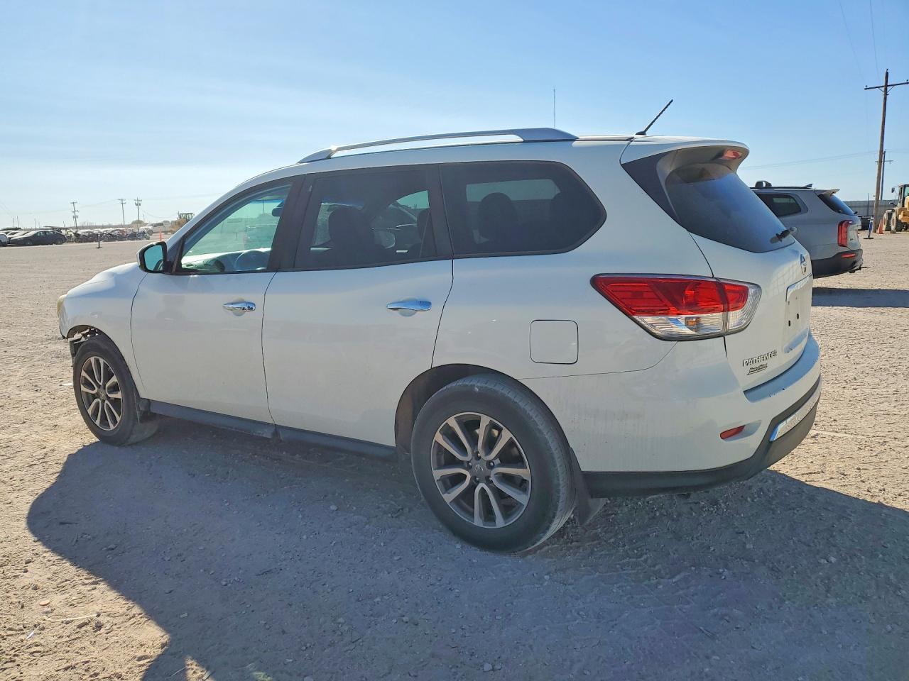 2016 Nissan Pathfinder S - zdjęcie 2