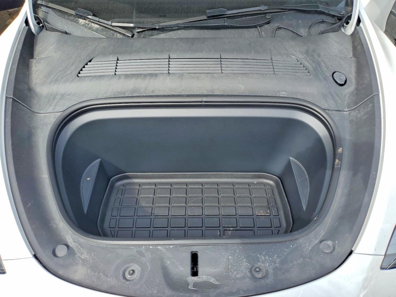 2024 Tesla Model Y - zdjęcie 11