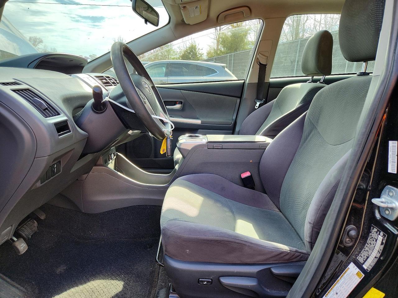 2013 Toyota Prius V Two - zdjęcie 7