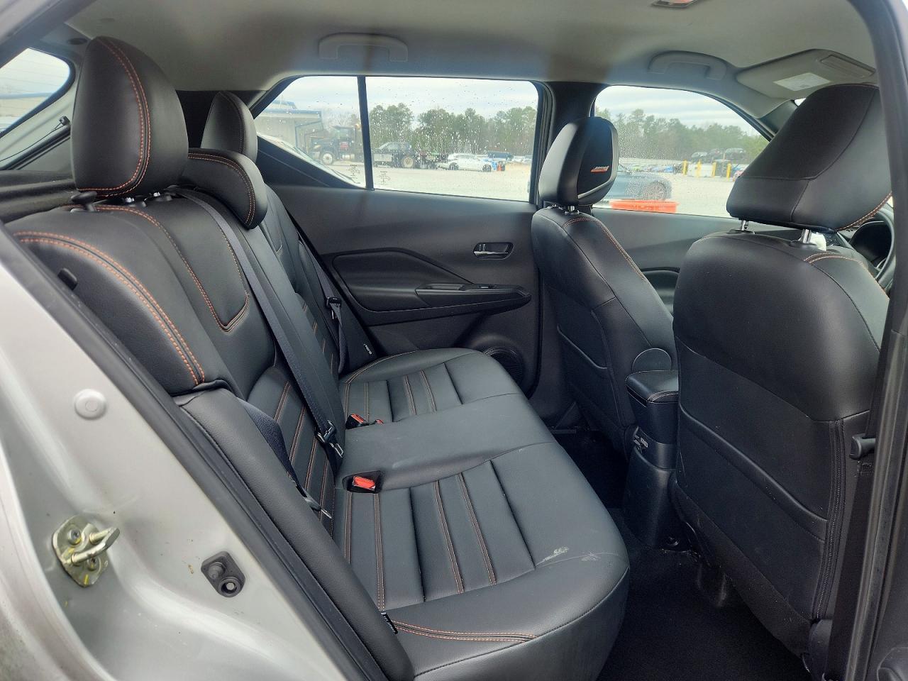 2020 Nissan Kicks Sr - zdjęcie 11