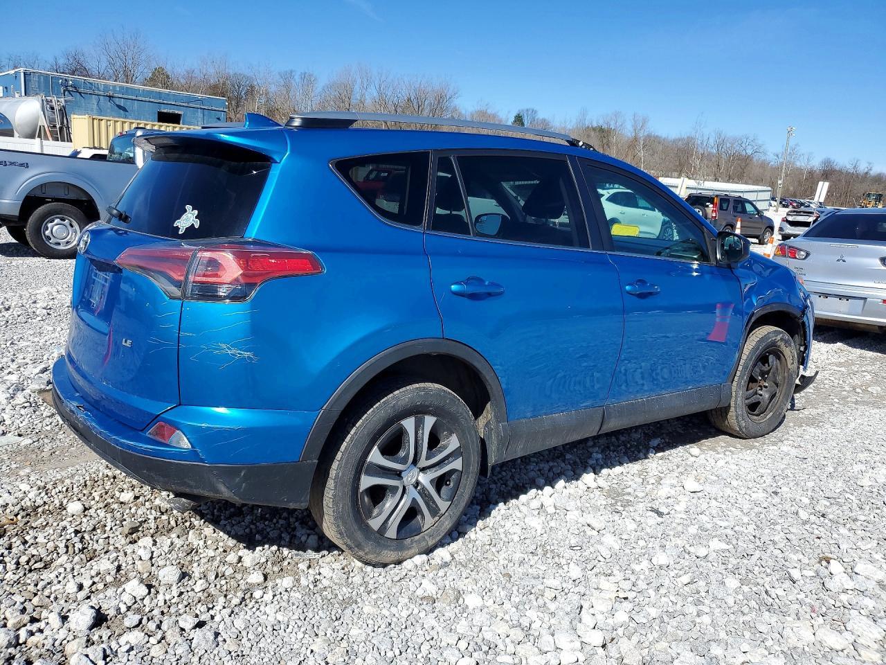 2018 Toyota Rav4 Le - zdjęcie 3