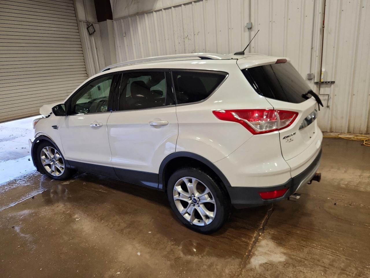 2014 Ford Escape Titanium - zdjęcie 2