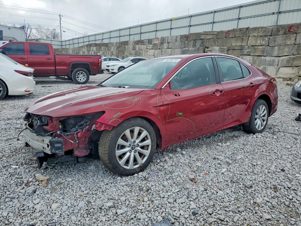 2019 Toyota Camry Le - zdjęcie główne