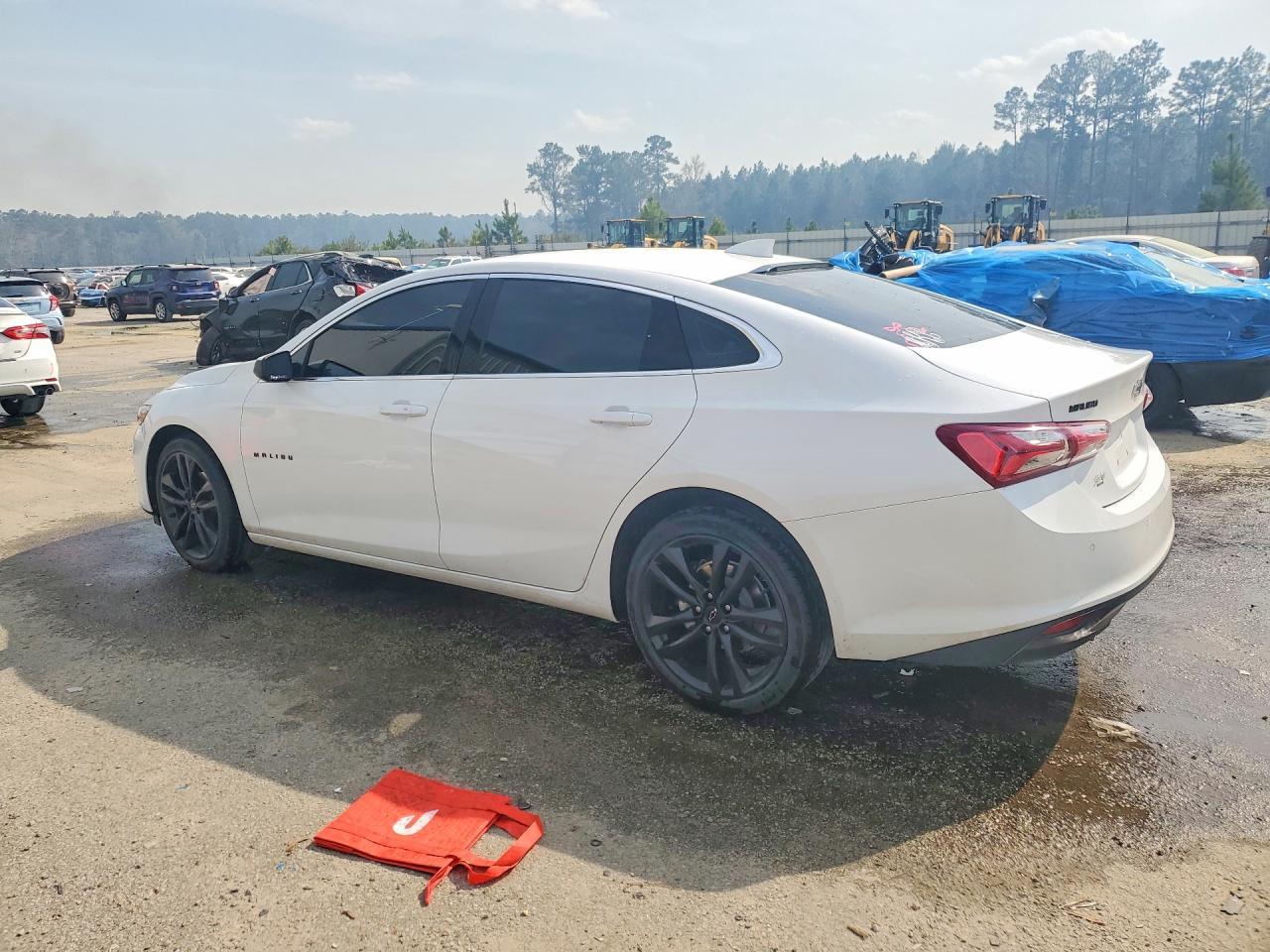 2025 Chevrolet Malibu Lt - zdjęcie 2