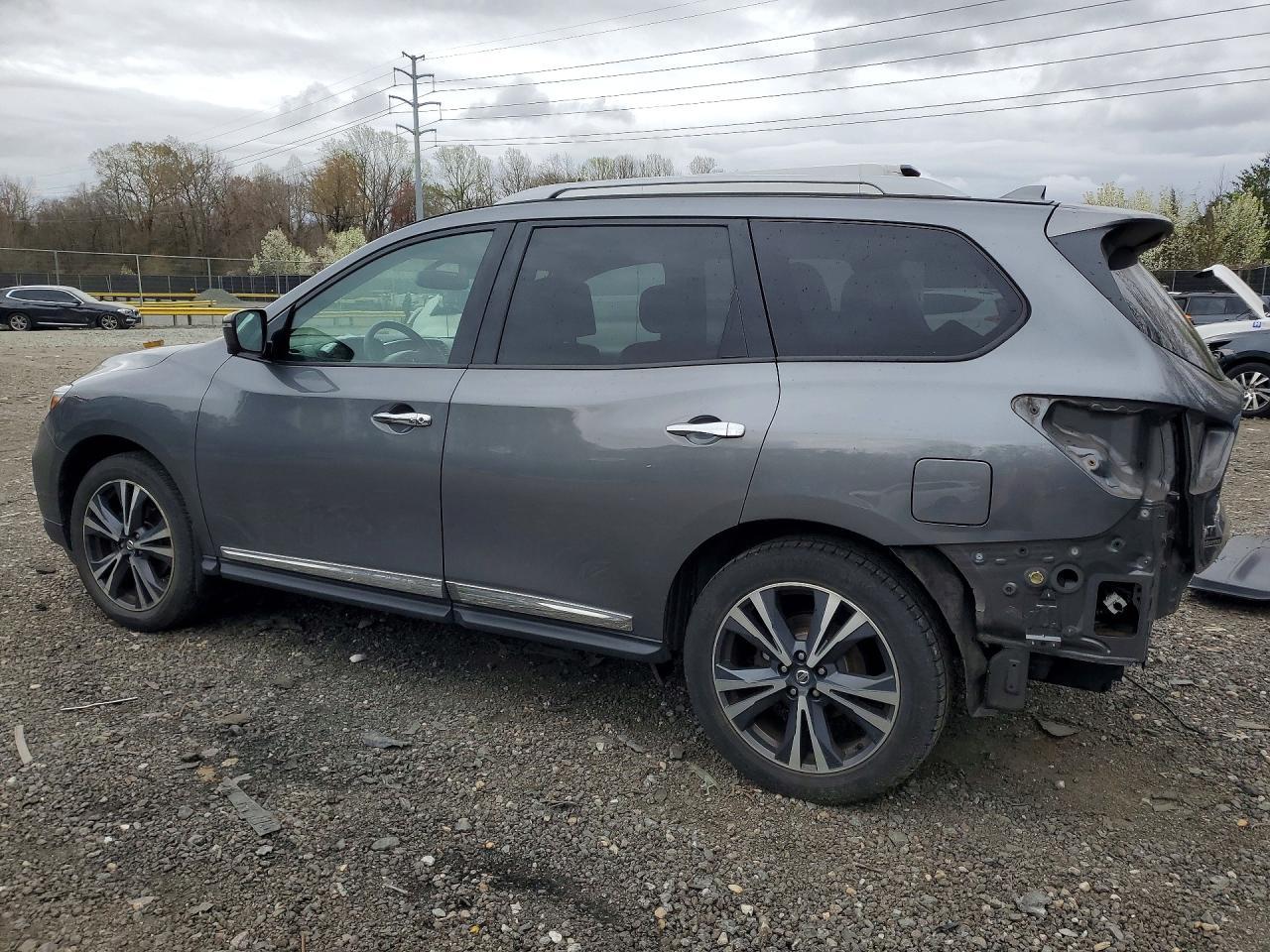 2019 Nissan Pathfinder Platinum - zdjęcie 2