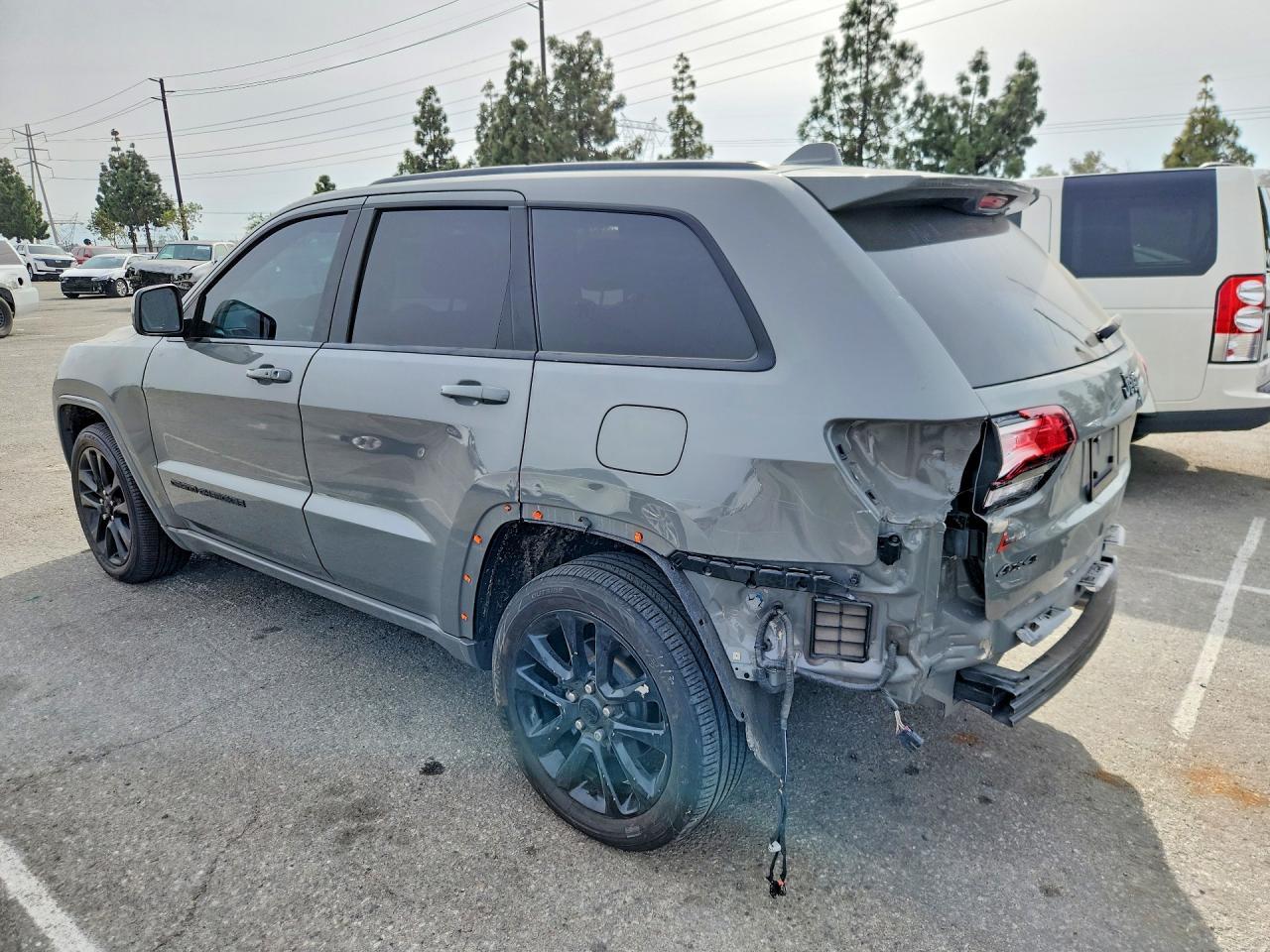 2020 Jeep Grand Cherokee Laredo - zdjęcie 2