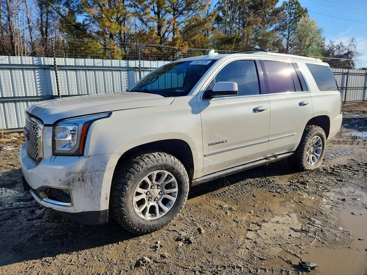 2015 GMC Yukon Denali - zdjęcie główne