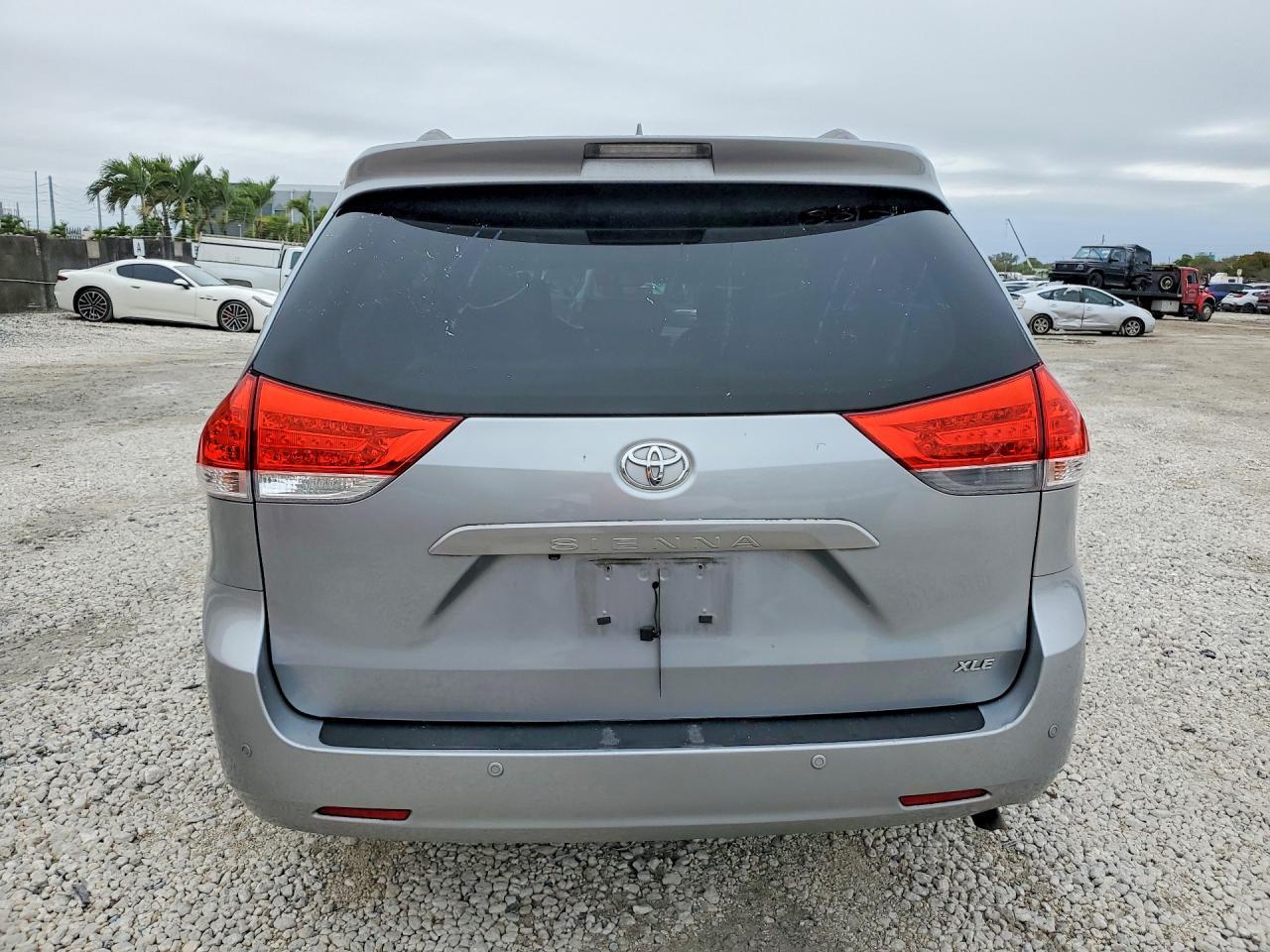 2013 Toyota Sienna Xle 8-Passenger - zdjęcie 6