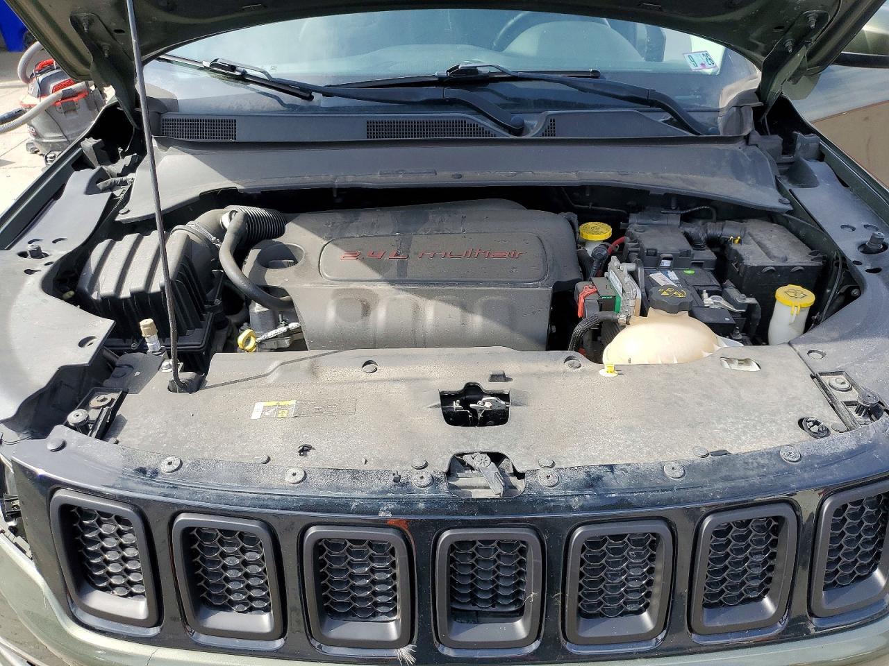 2018 Jeep Compass Latitude - zdjęcie 12