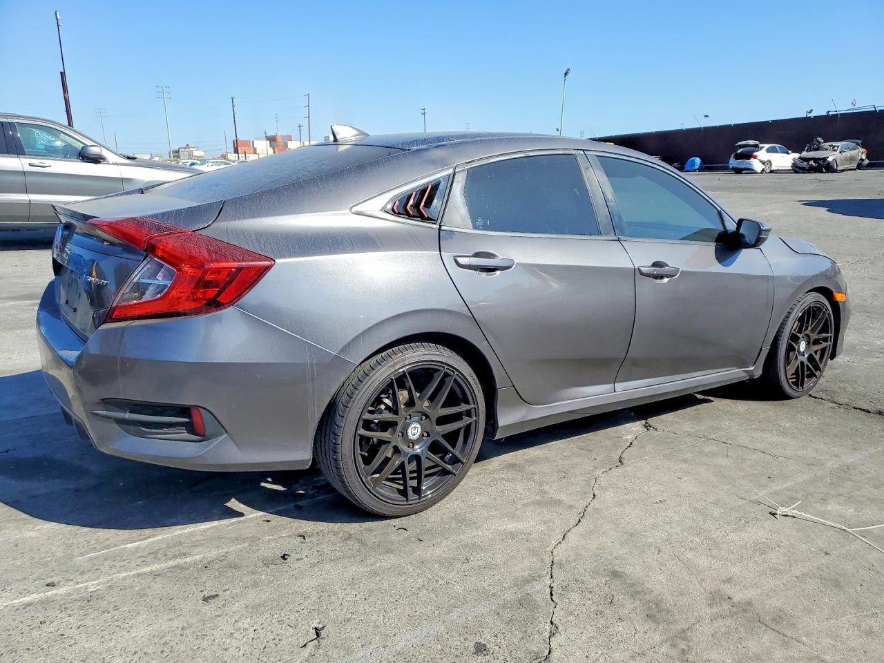 2020 Honda Civic Sport - zdjęcie 3