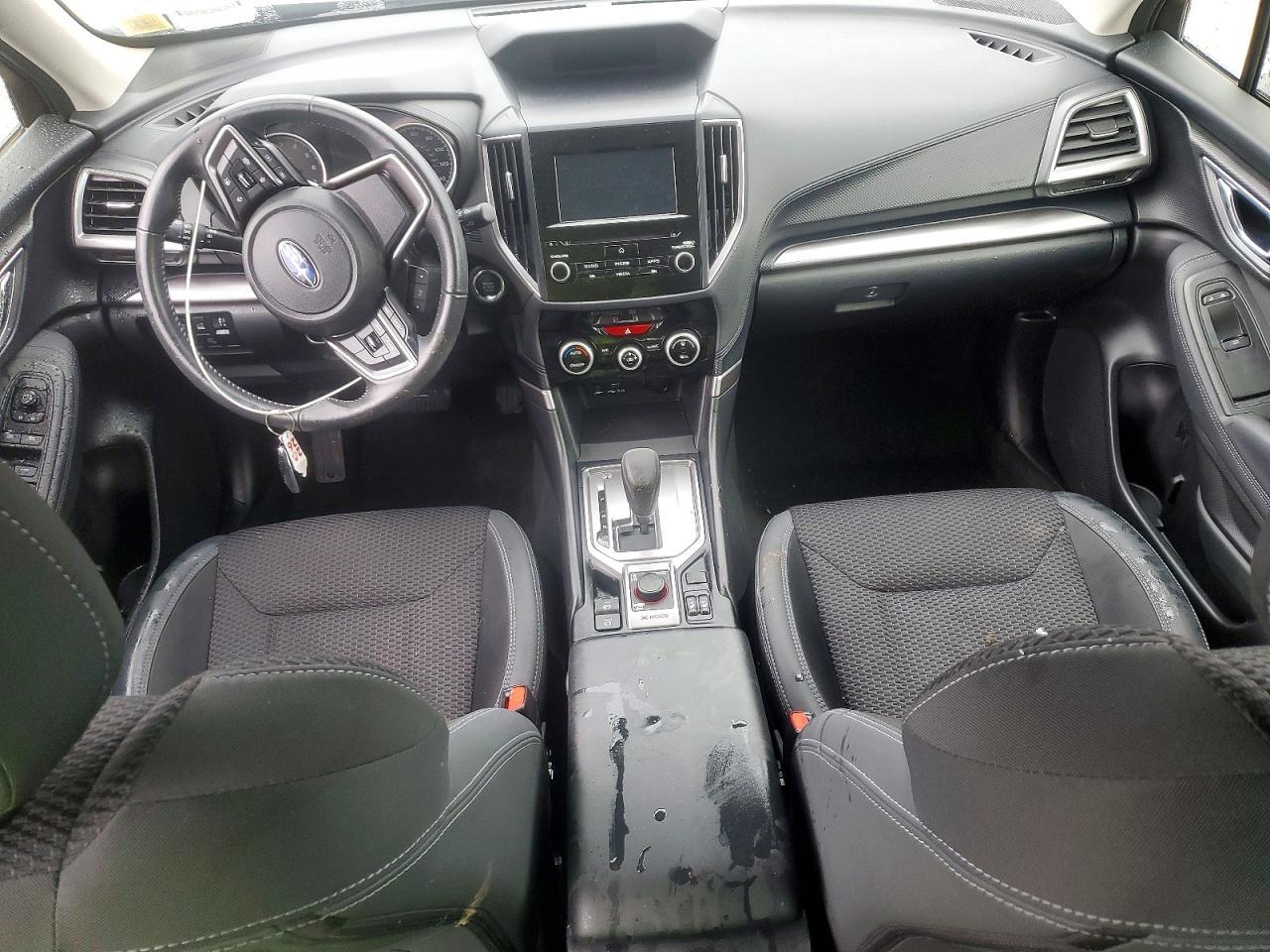 2023 Subaru Forester Premium - zdjęcie 8