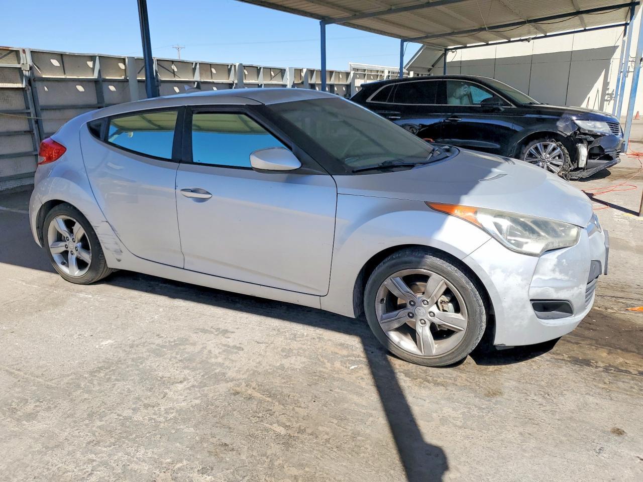 2014 Hyundai Veloster Base - zdjęcie 4
