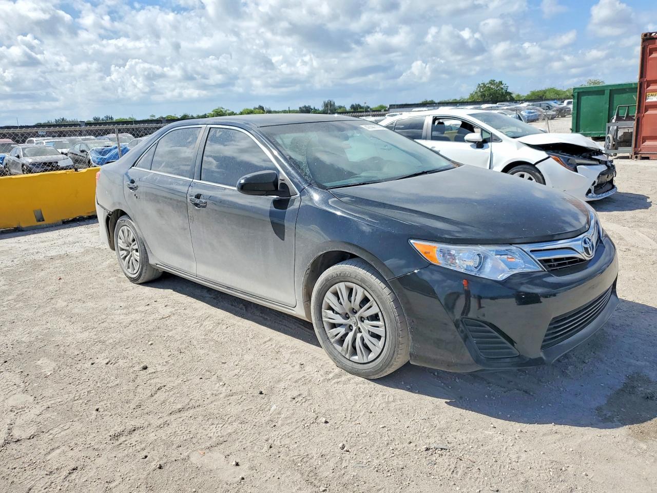 2013 Toyota Camry Le - zdjęcie 4