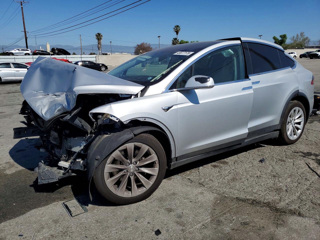 2017 Tesla Model X - zdjęcie główne