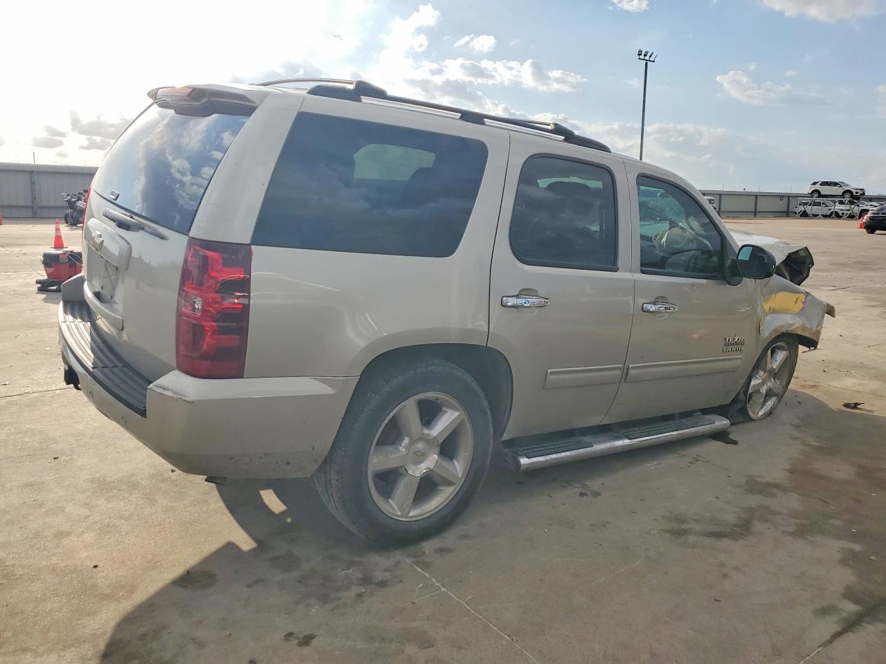 2013 Chevrolet Tahoe C1500 Ls - zdjęcie 3