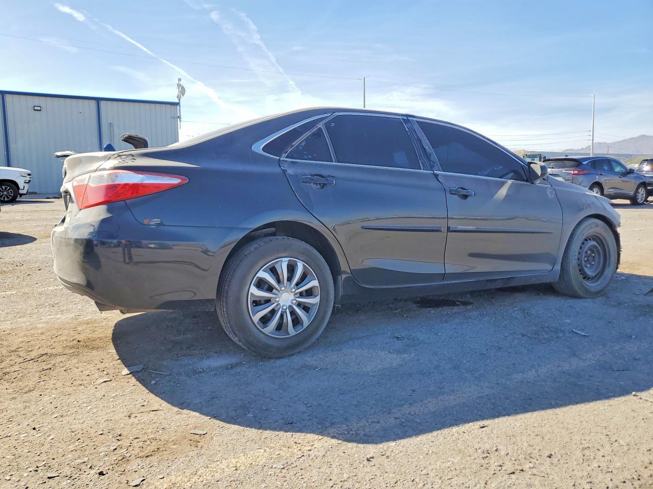 2015 Toyota Camry Le - zdjęcie 3