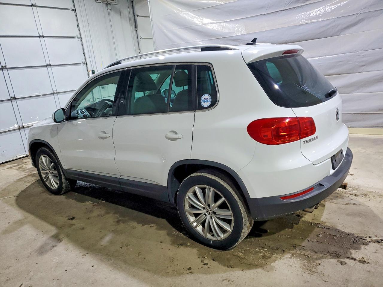 2014 Volkswagen Tiguan S - zdjęcie 2
