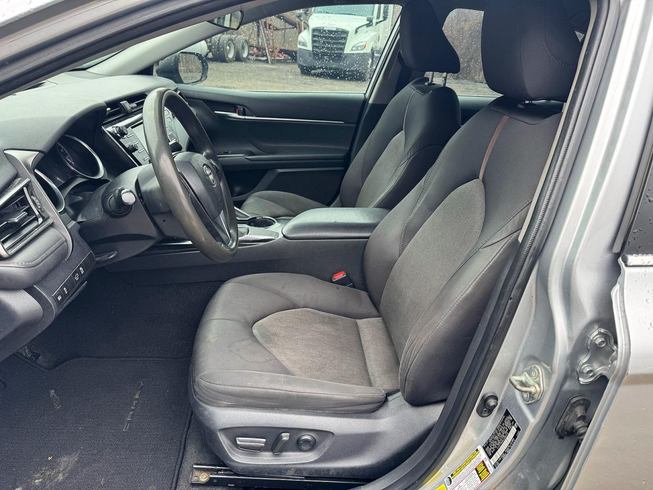 2020 Toyota Camry Le - zdjęcie 12