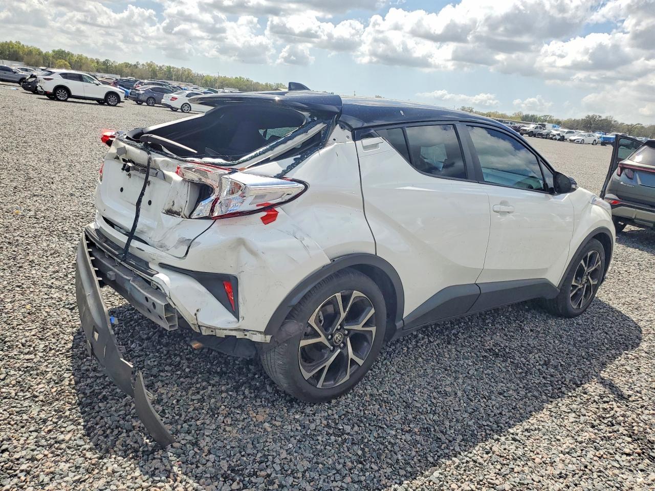 2020 Toyota C-Hr Xle - zdjęcie 3