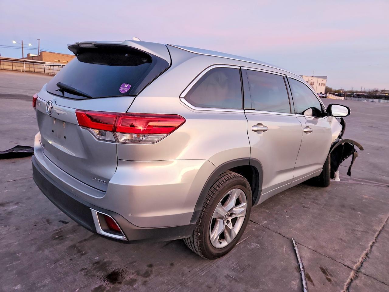 2017 Toyota Highlander Limited - zdjęcie 3