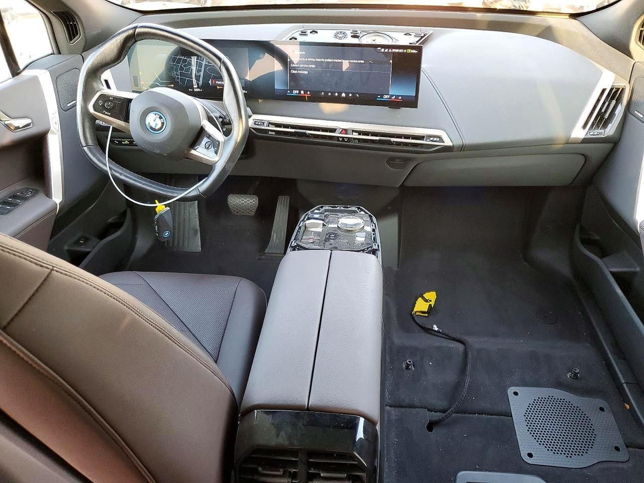2024 BMW Ix xDrive50 - zdjęcie 8