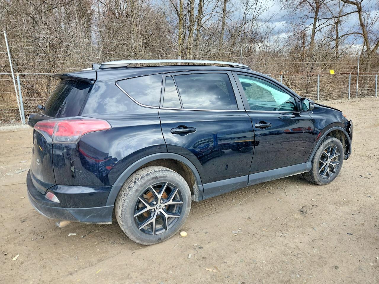 2017 Toyota Rav4 Se - zdjęcie 3