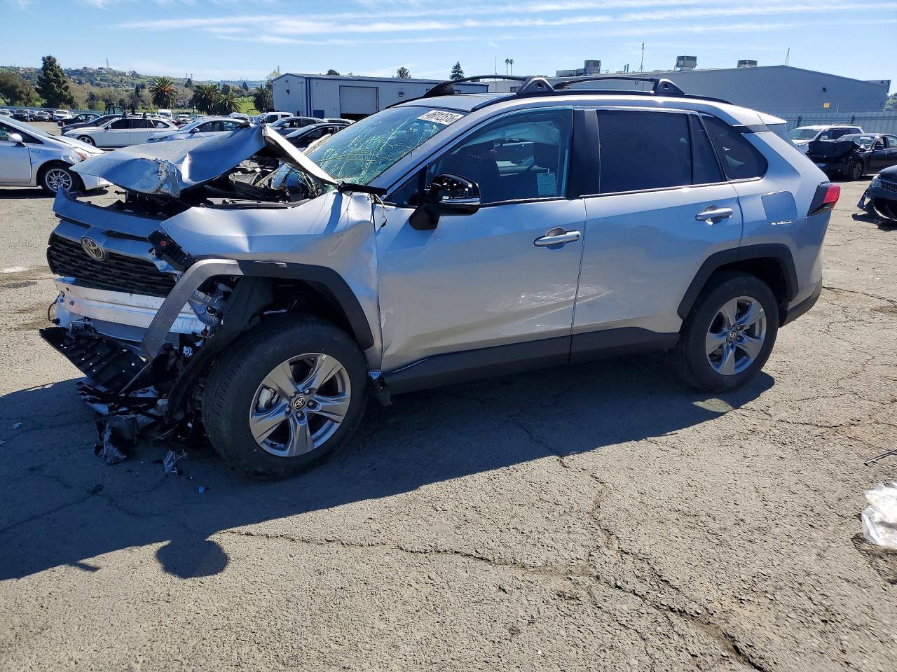 2025 Toyota Rav4 Xle - zdjęcie główne