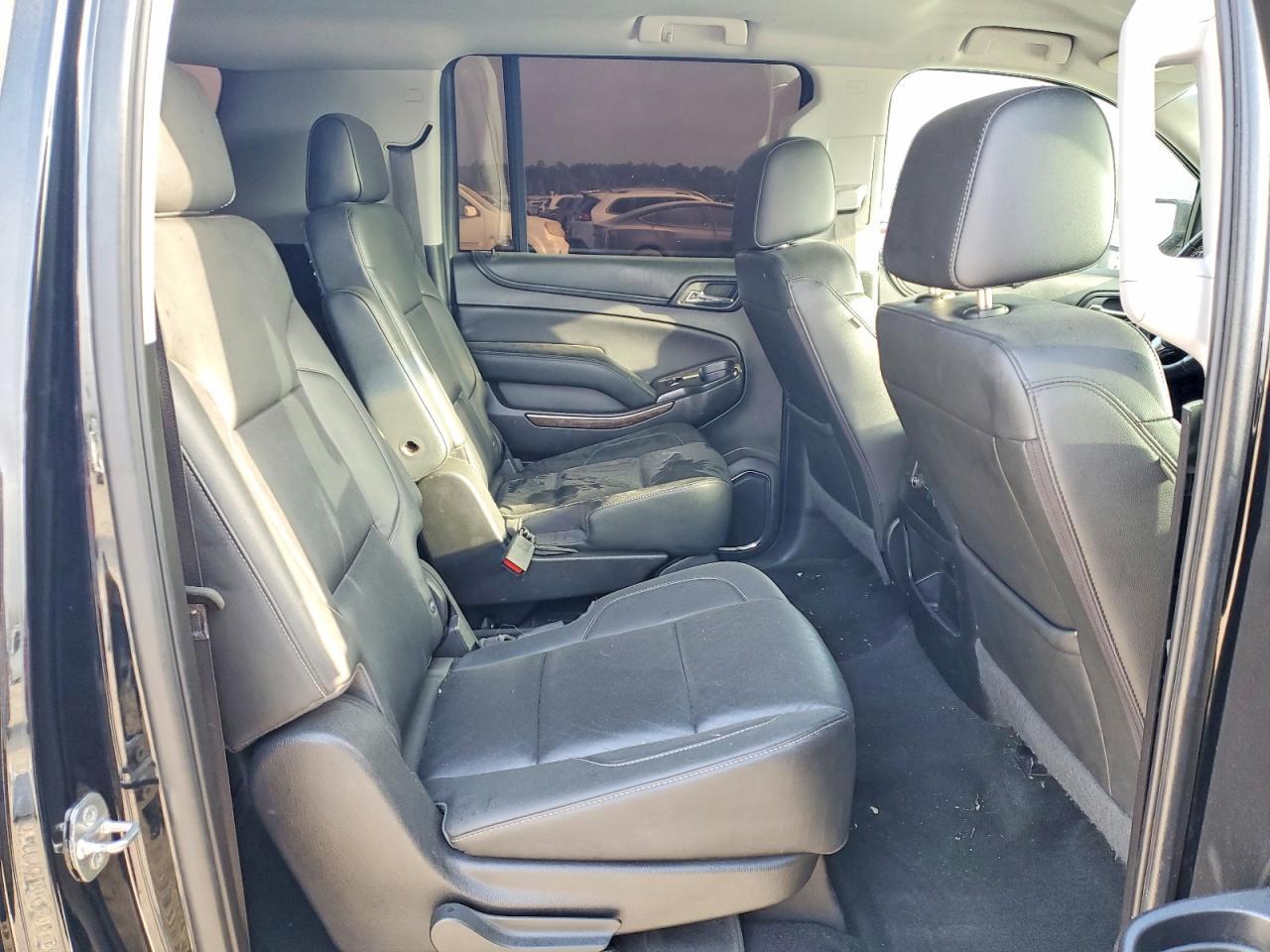 2018 Chevrolet Suburban C1500 Lt - zdjęcie 11