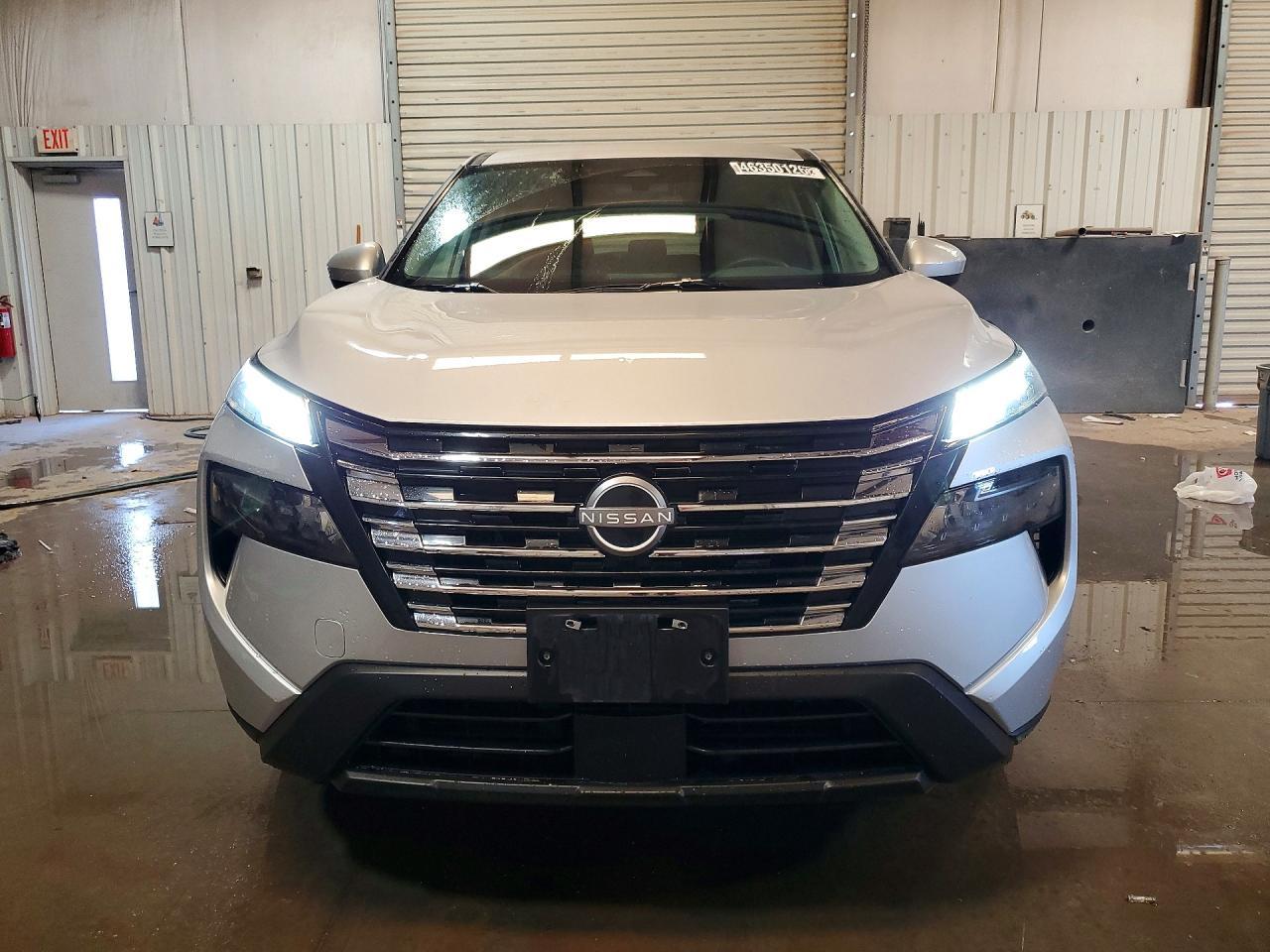 2025 Nissan Rogue Sv - zdjęcie 5