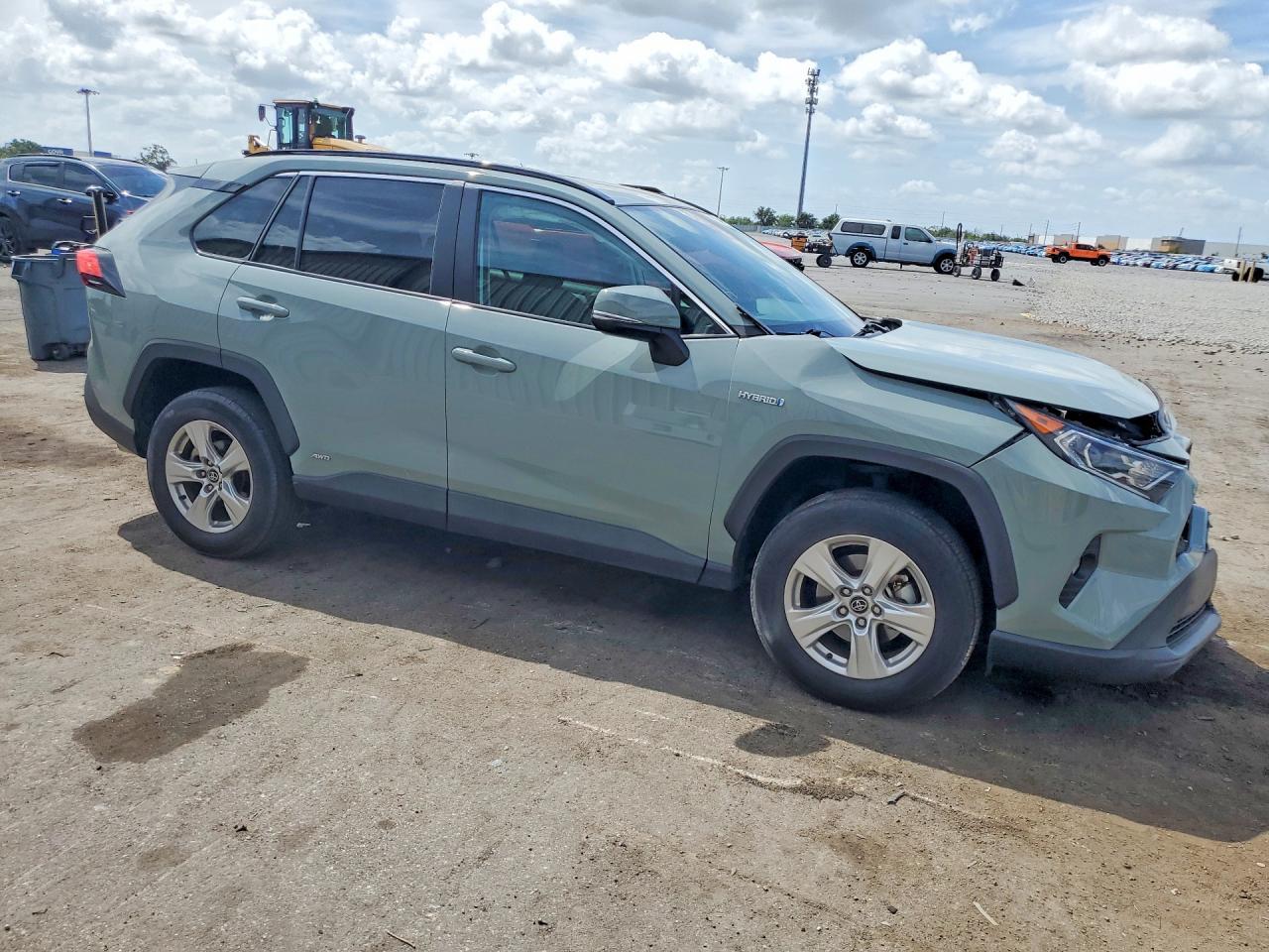 2020 Toyota Rav4 Hybrid Xle - zdjęcie 4