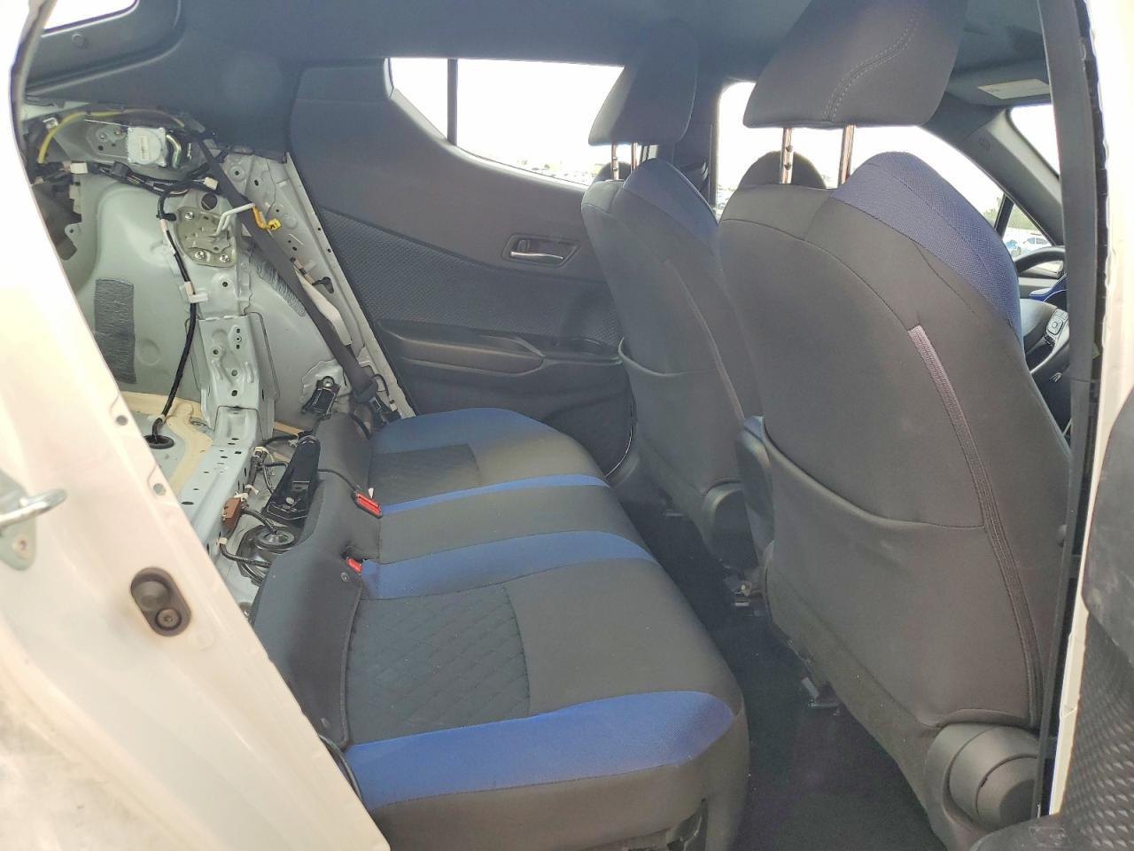 2020 Toyota C-Hr Xle - zdjęcie 10