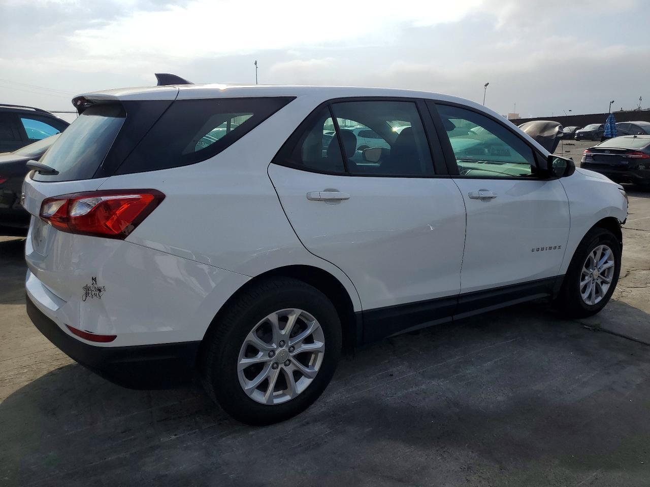 2020 Chevrolet Equinox Ls - zdjęcie 3