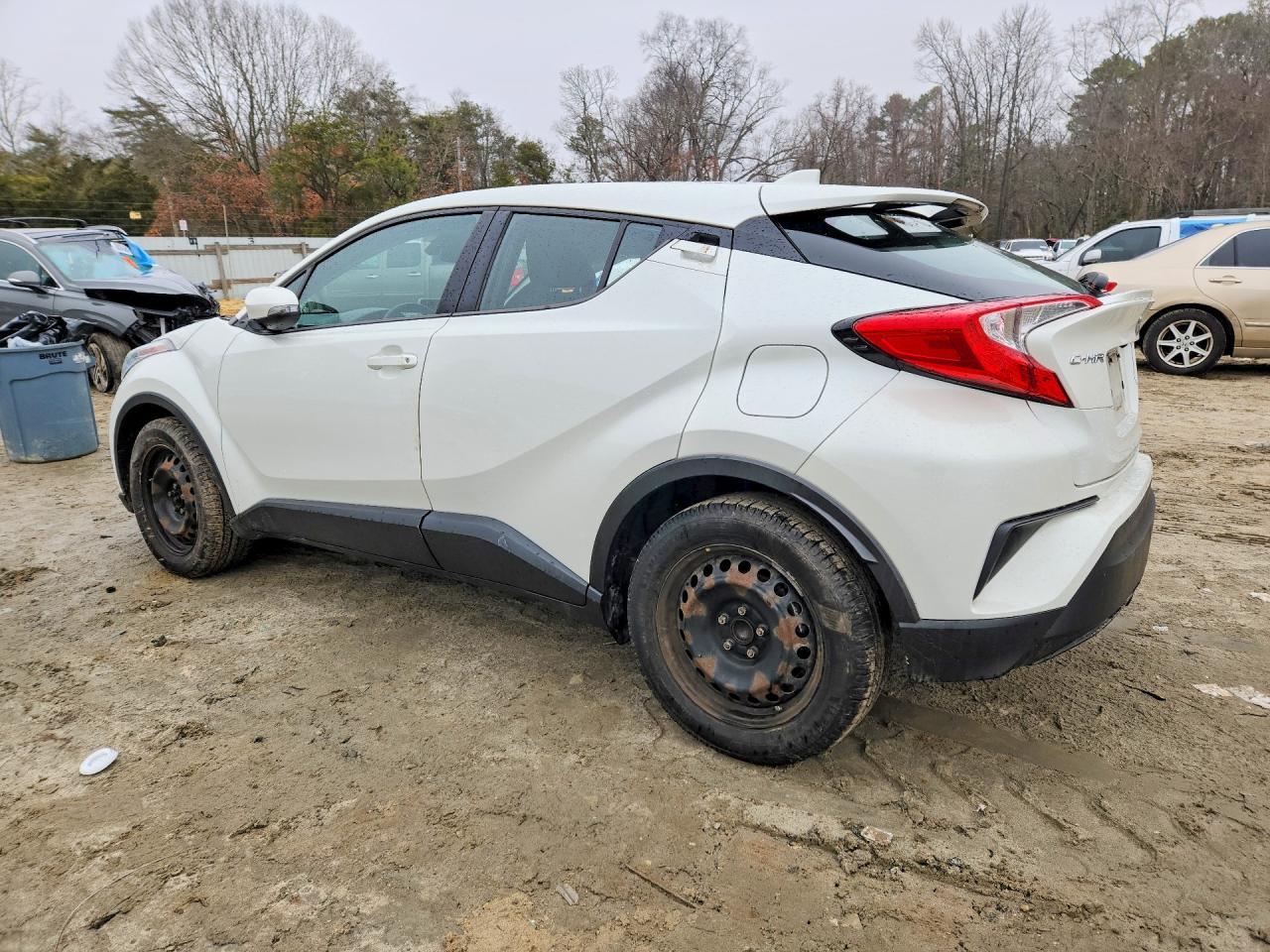 2020 Toyota C-Hr Le - zdjęcie 2