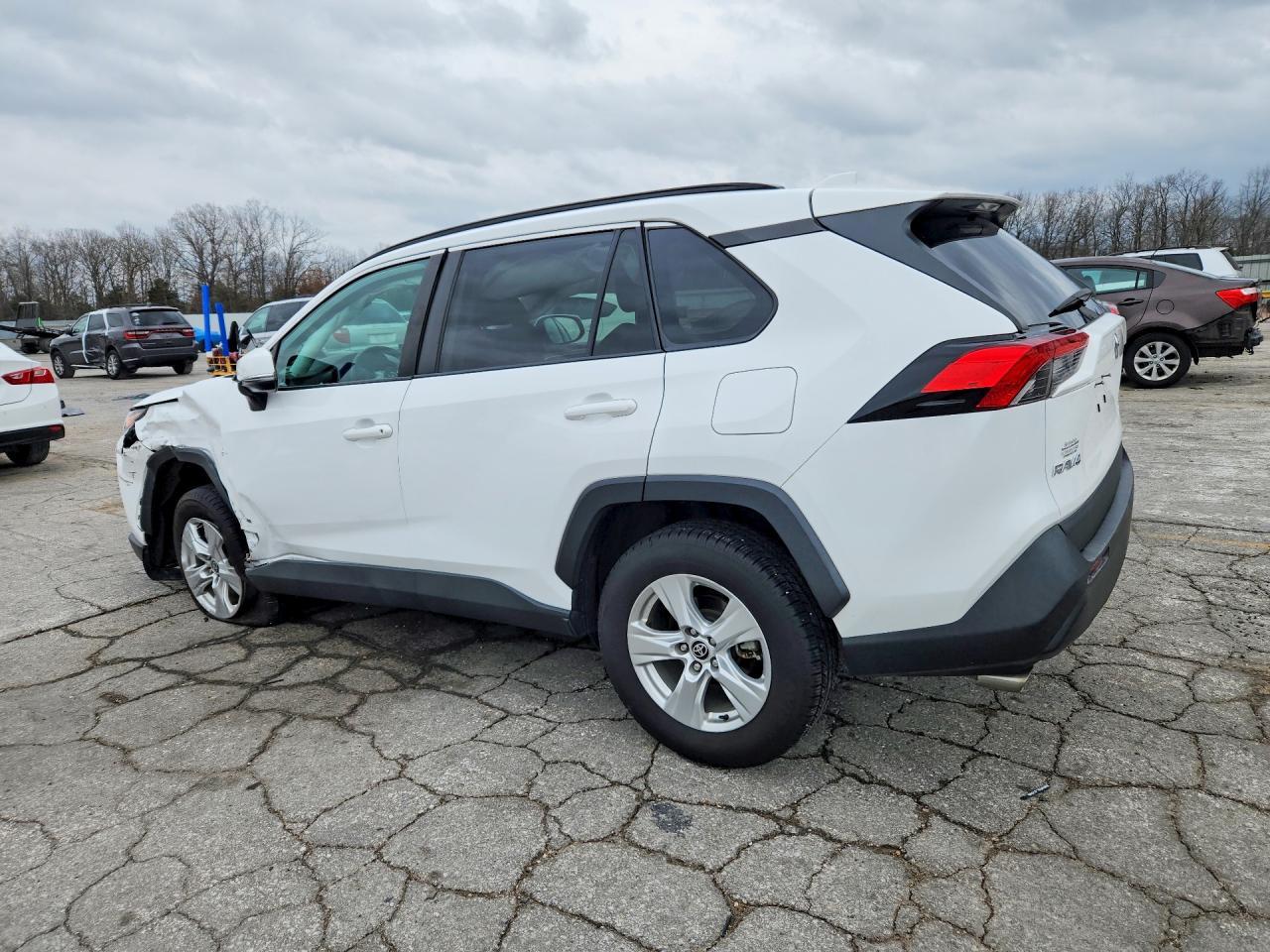 2021 Toyota Rav4 Xle - zdjęcie 2