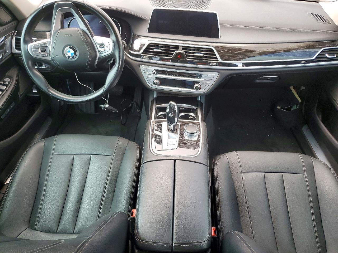 2017 BMW 740 I - zdjęcie 8