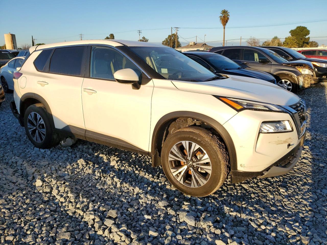 2023 Nissan Rogue Sv - zdjęcie 4