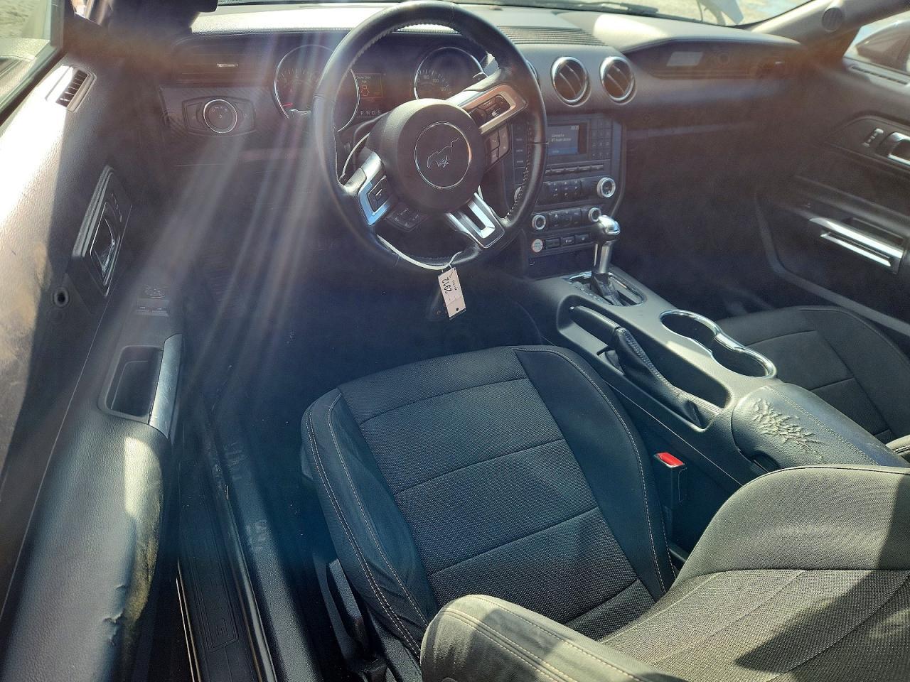 2017 Ford Mustang - zdjęcie 8