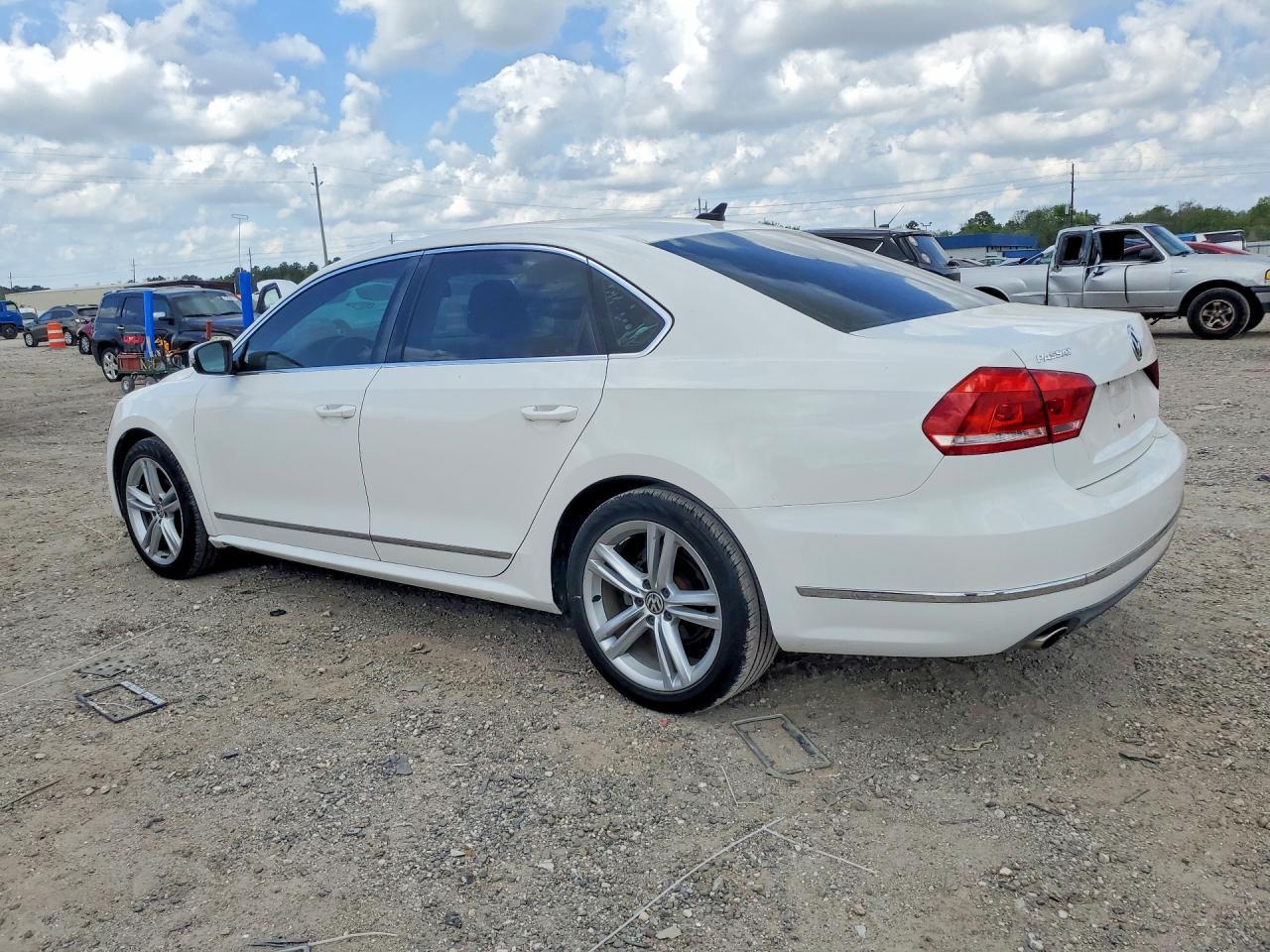 2013 Volkswagen Passat Sel - zdjęcie 2