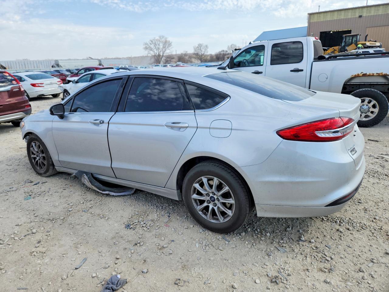 2018 Ford Fusion S - zdjęcie 2