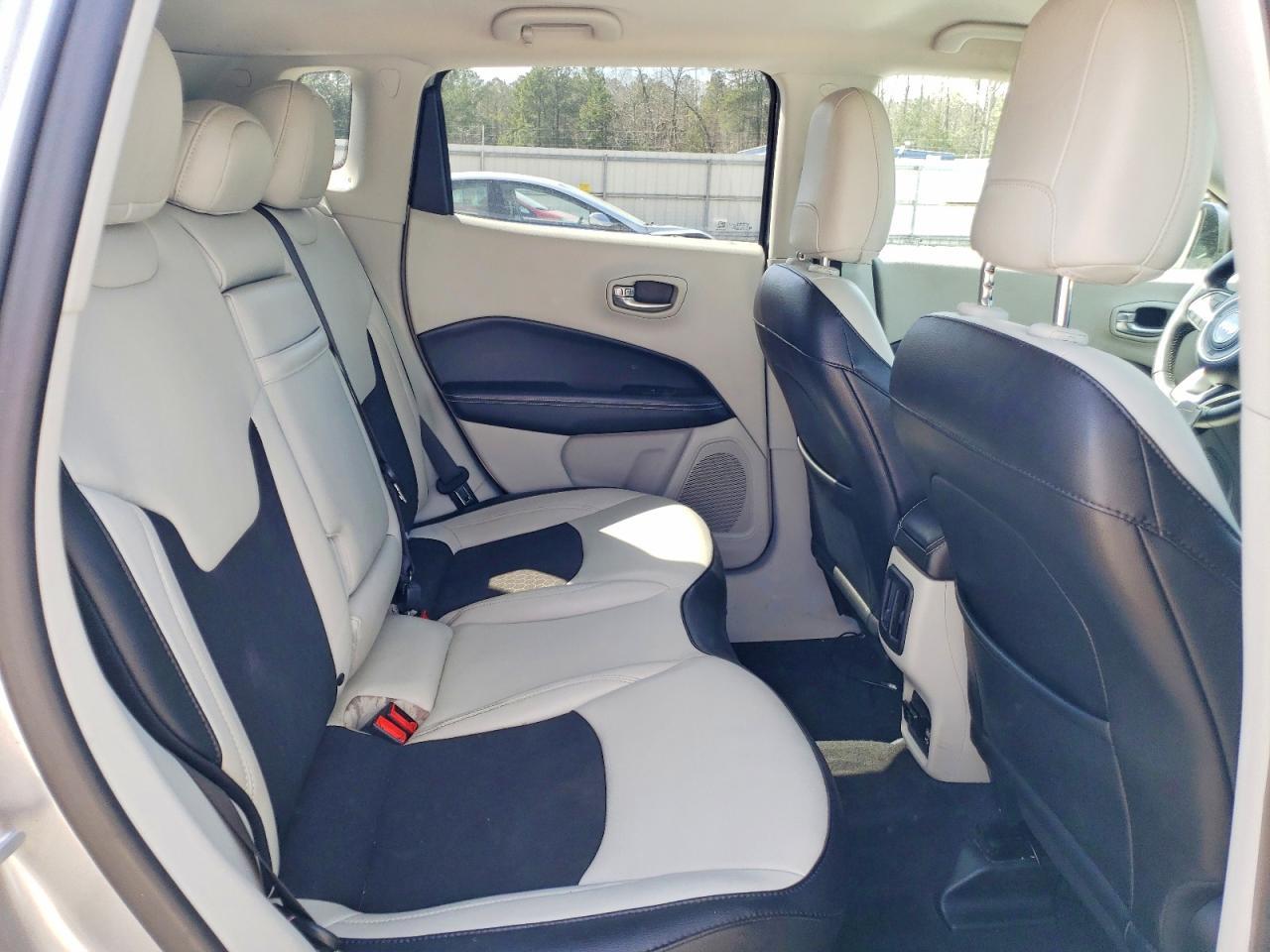 2019 Jeep Compass Latitude - zdjęcie 11