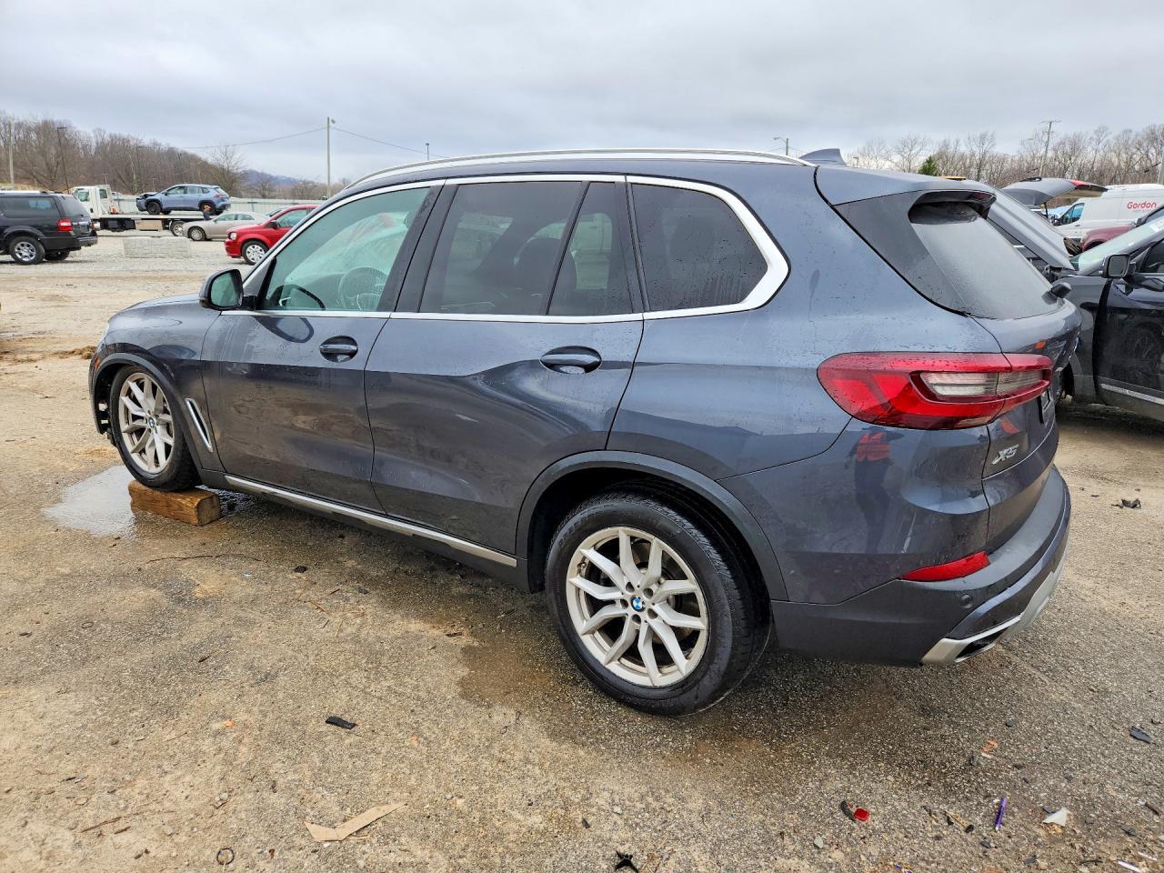 2022 BMW X5 xDrive40I - zdjęcie 2