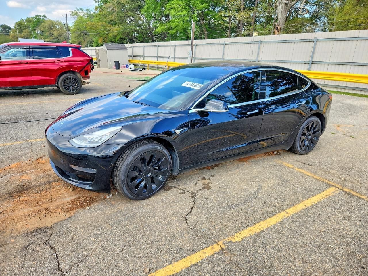 2019 Tesla Model 3 - zdjęcie główne