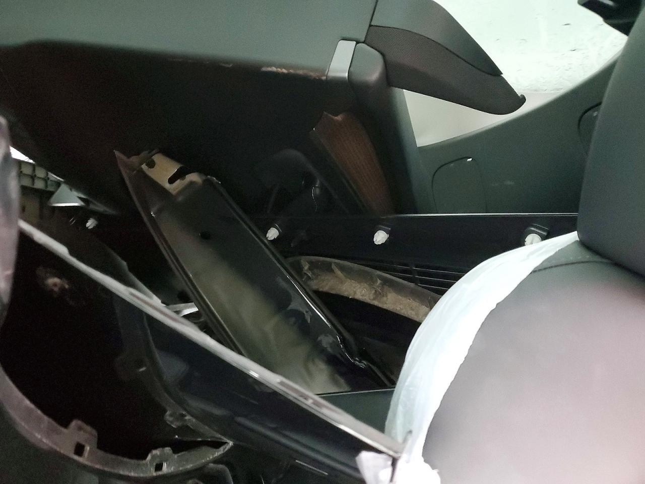 2025 Tesla Model Y - zdjęcie 10