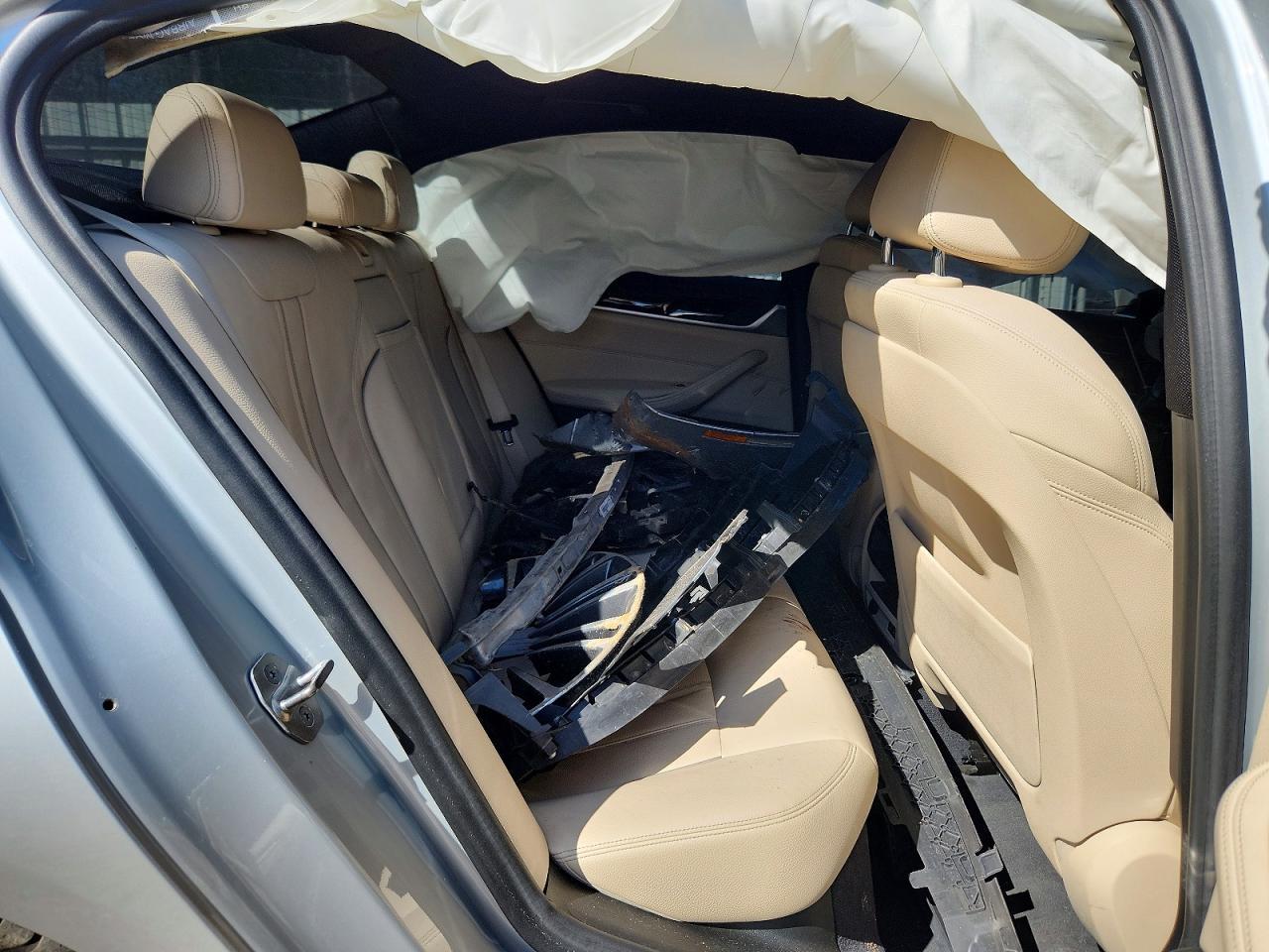 2020 BMW 530 I - zdjęcie 10